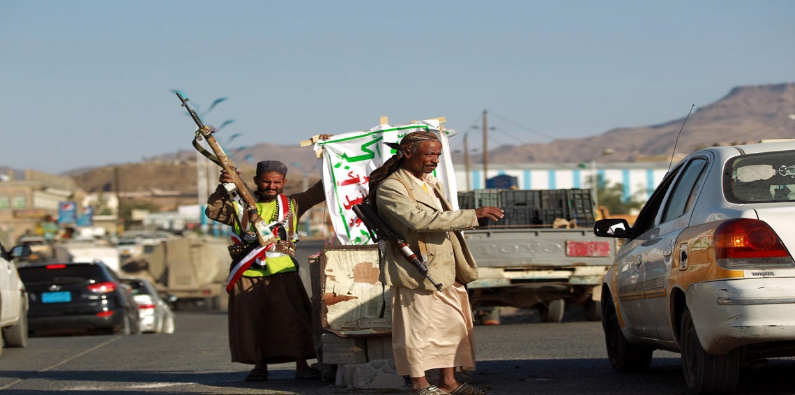 الحوثيون يحظرون دخول الناقلات الثقيلة إلى صنعاء وسط اجراءات أمنية مشددة وانتشار كثيف للمسلحين