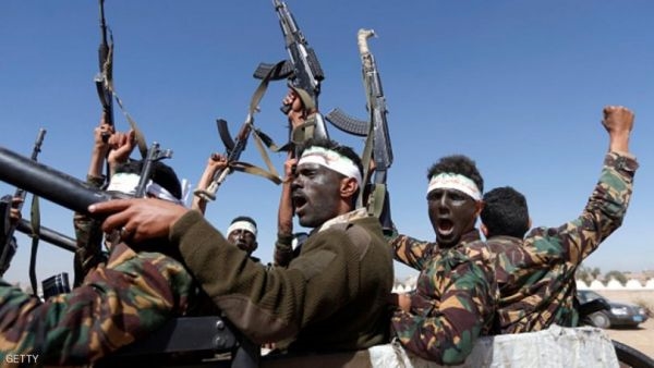 الحوثيون ينقلون مقارًّا استخباراتية.. ويقيلون «ضباط صالح»