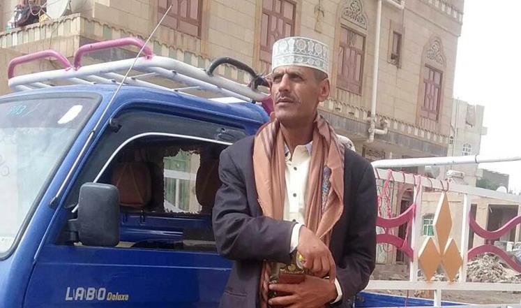 بابا سمير.. قصة إعلامي يمني تحول من الميكرفون للمقود