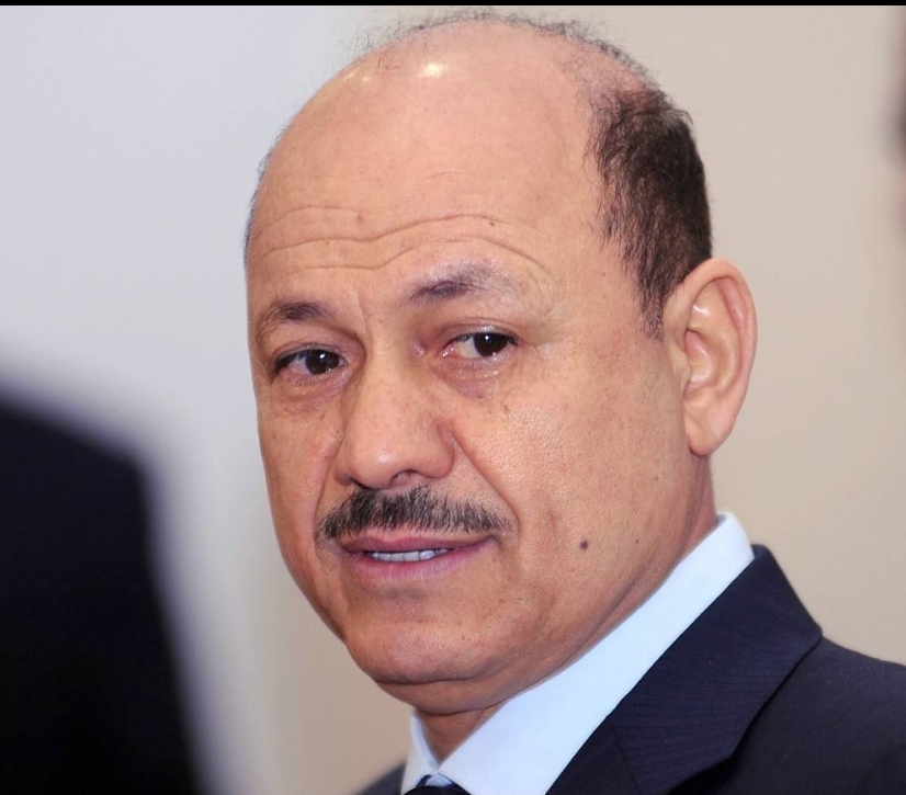 بعد سماعه رد الحوثيين بشأن فتح الطرقات.. الرئيس العليمي سيلتقي المبعوث الأممي اليوم