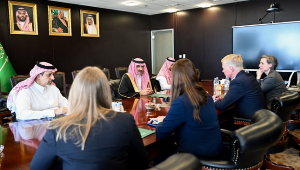 سفير السعودية لدى اليمن يتحدث عن تطورات خارطة الطريق ودعم جهود السلام