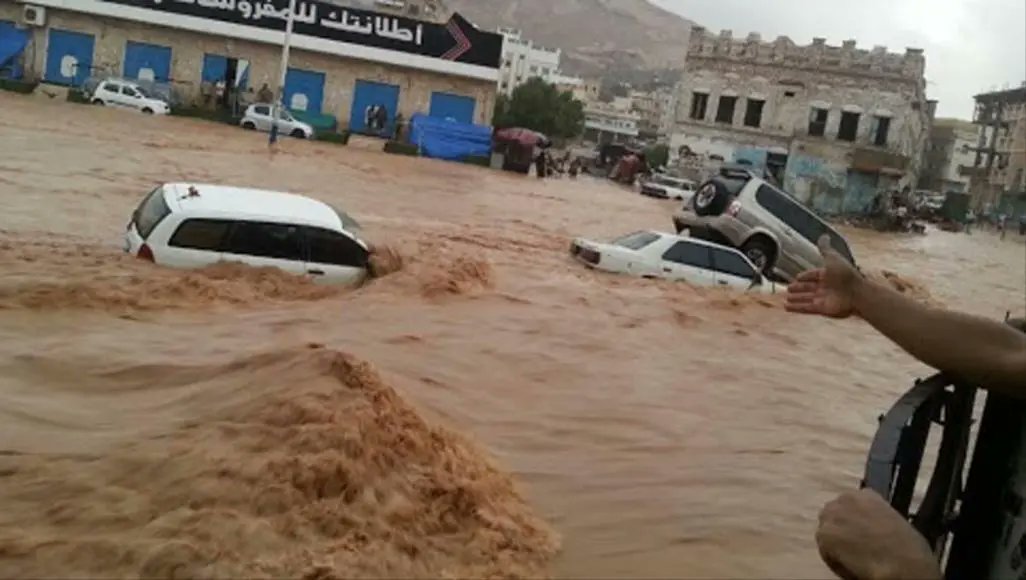 الأرصاد :أمطاراً رعدية متفاوتة الشدة بعضها غزيرة تتدفق على إثرها السيول في 18 محافظة يمنية