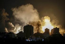 قصف إسرائيلي ومقتل 8 وإصابة العشرات على مخيم النصيرات في غزة