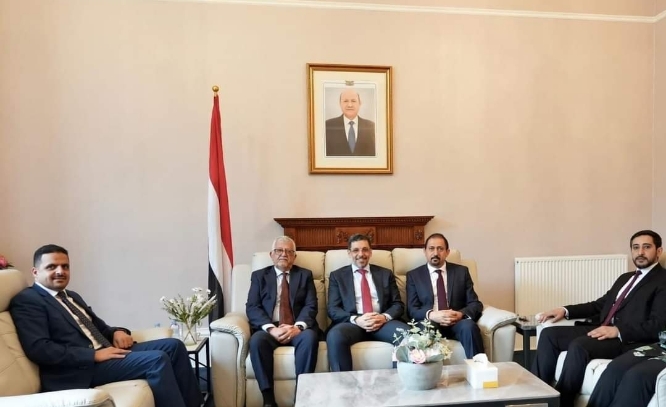 السفير اليمني لدى لندن يكشف عن أبرز التفاهمات اليمنية البريطانية حول تعزيز القدرات الدفاعية للحكومة اليمنية وملفات السلام والحرب