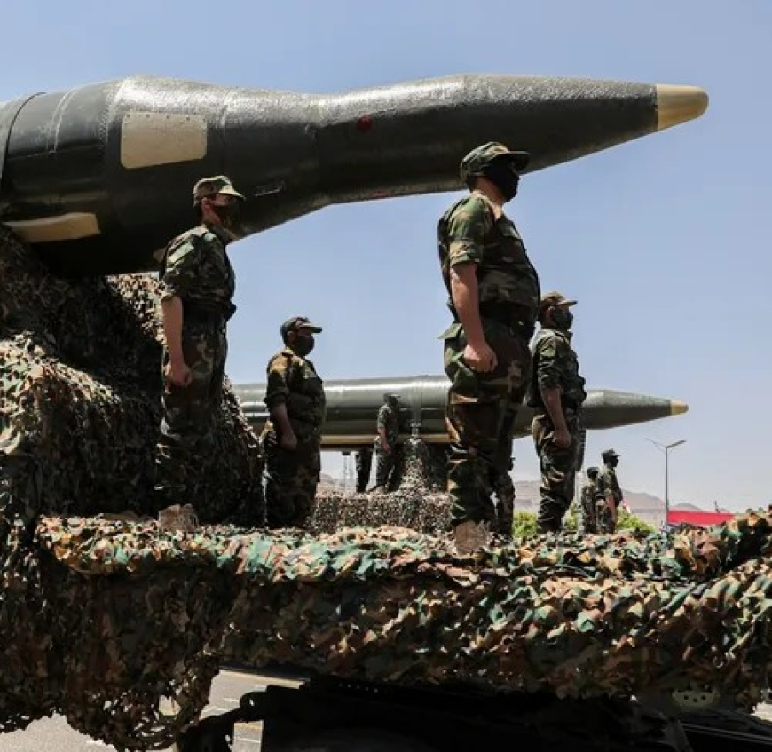 أول تعليق من الحكومة الشرعية عقب اعتراف إيران رسمياً بتزويد الحوثيين بالصواريخ