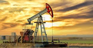 النفط يتراجع مع صعود الدولار بعد بيانات وظائف أميركية