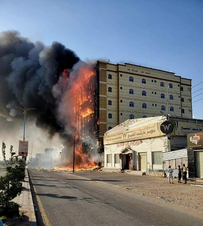 الدفاع المدني بمحافظة شبوة يكشف عن الأسباب الحقيقة وراء حريق  احد فنادق مدينة عتق